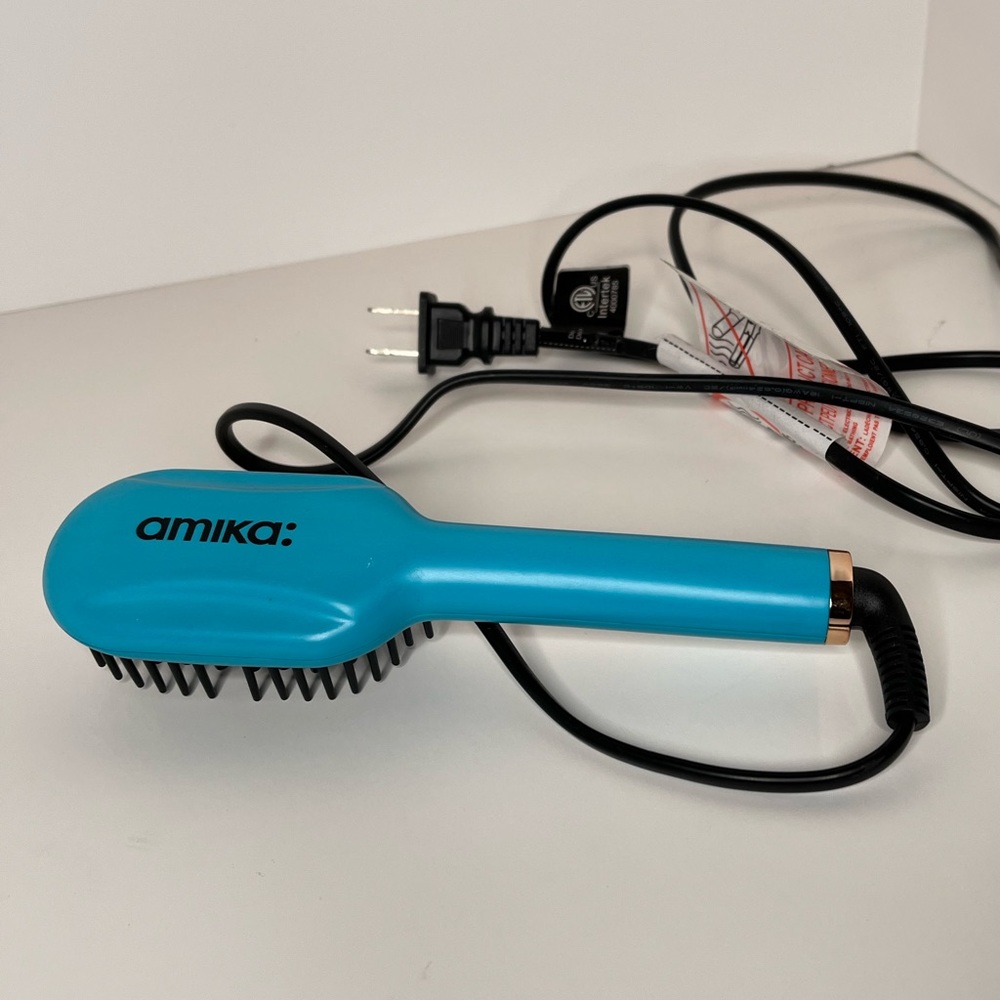 Amika mini hot brush